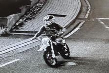 Hledá se motorkář na fotce. V Choceradech se srazil s nezletilým cyklistou
